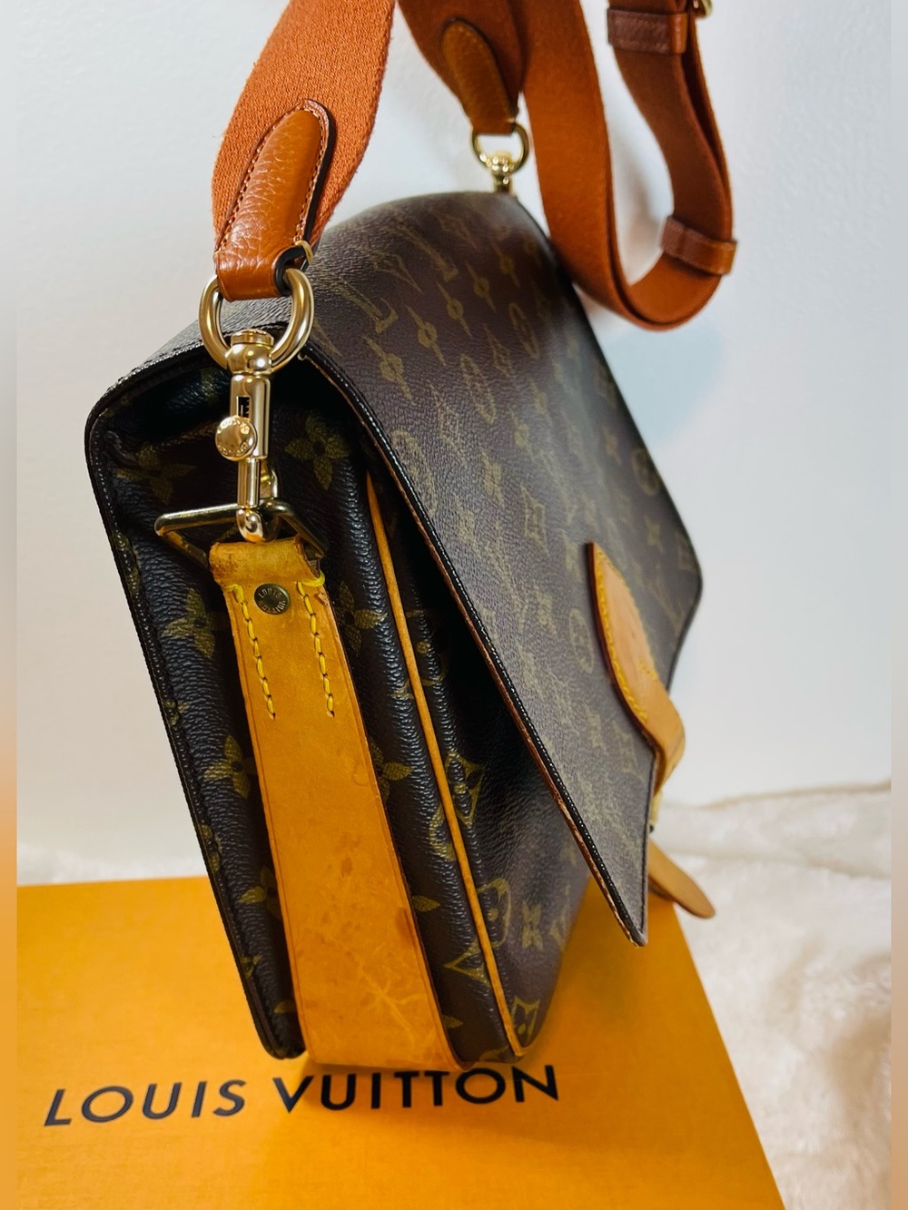 LV Authentic Crossbody Vintage - Picture 15 of 16